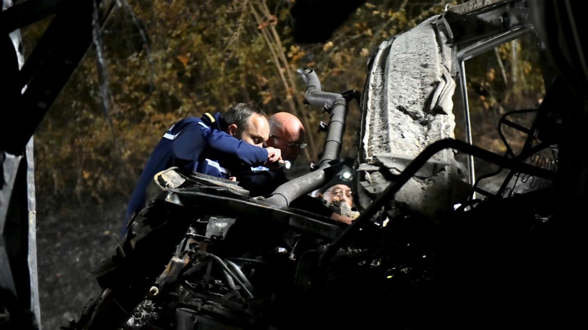 فرنسا: بداية التحقيق في حادث المرور الذي أودى بحياة 43 شخصا