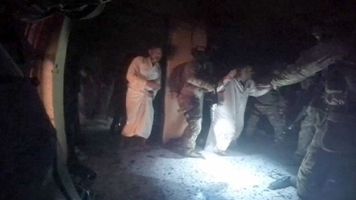 العراق:فيديو عملية تحرير 70 رهينة من قبضة تنظيم الدولة الإسلامية