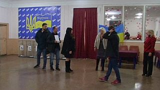 Ucrânia: Eleições locais boicotadas em Mariupol