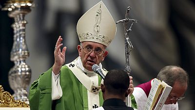 El papa finaliza el Sínodo de la Familia con una misa