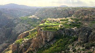 Da natureza luxuriante de Wadi Carbat até ao vasto deserto de Sharqiya