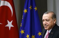 Turchia-UE: rapporti complicati, allargamento dell'Unione e crisi dei migranti. La cancelliera Merkel che cerca di strappare una promessa ad Ankara