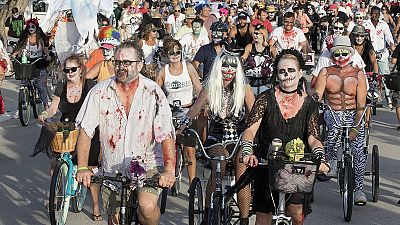 Carrera de ciclistas 'zombies' en Halloween