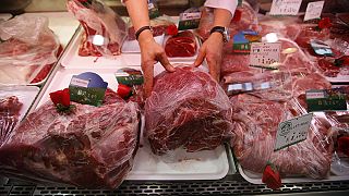 اللحوم المقددة والحمراء تسهم في الإصابة بالسرطان؟