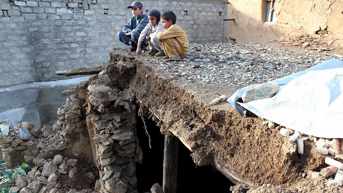 Ya son más de 350 los muertos en el terremoto que ha sacudido Afganistán y Pakistán