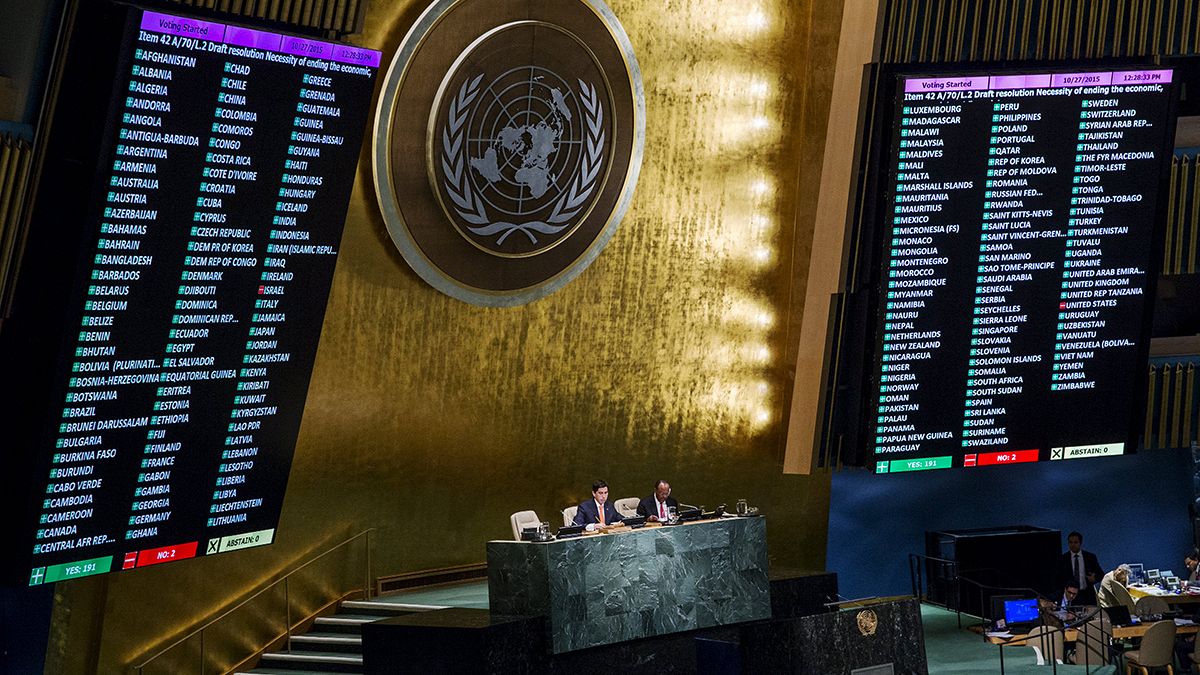 All'Onu Washington e Israele votano contro la risoluzione che chiede di togliere l'embargo a Cuba, ma è solo un gioco delle parti