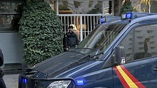 Espanha: Rusga policial visa residência do líder histórico da Catalunha