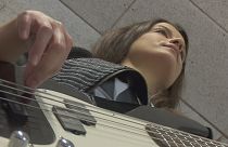 Húngara Éva Muck conquista título de "Queen of Strings Bass"