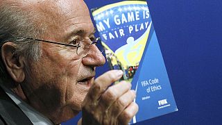 FIFA: Blatter contra-ataca e aponta Platini