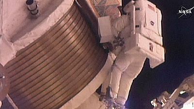 Первый выход астронавтов с МКС в открытый космос