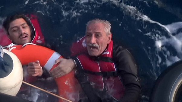 Midilli adası açıklarında mülteci teknesi battı: En az 8 ölü Midilli adası açıklarında mülteci teknesi battı: En az 8 ölü