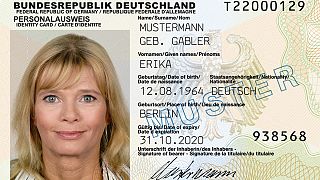 Germania: carte d'identità e altri documenti al forno