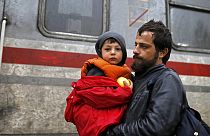 Migrantes acumulam-se nos Balcãs