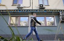 Egy könyv miatt hurcolták el a moszkvai ukrán könyvtár vezetőjét