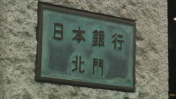 Japão mantém política monetária e alarga prazos da retoma Japão mantém política monetária e alarga prazos da retoma