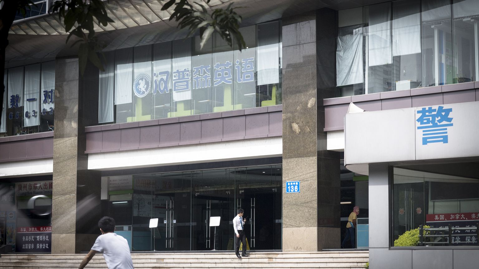 US consulate stops issuing visas over powder scare