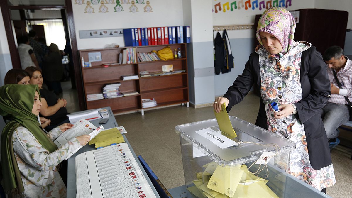 Una Turchia divisa torna alle urne domenica