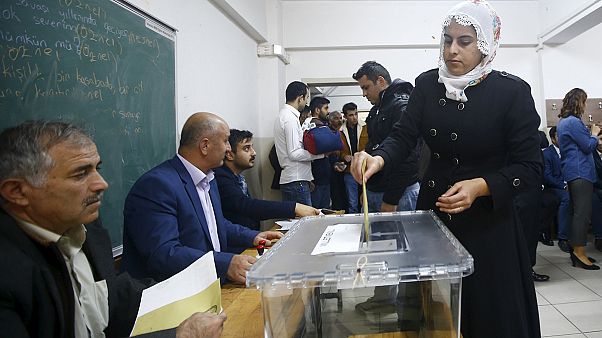 Türken wählen neues Parlament Türken wählen neues Parlament