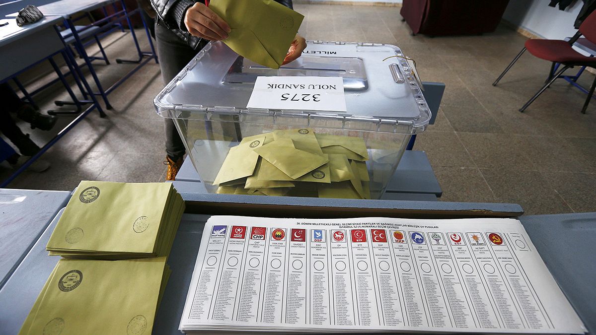 Los turcos deciden hoy en las urnas si dan al AKP la mayoría que quiere Erdogan