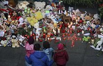 Flores y banderas a media asta en Rusia por las víctimas del avión que se estrelló en Egipto