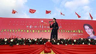 Aung San Suu Kyi holds massive election rally in Yangon