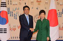 Summit Corea del Sud-Giappone, Abe: "Superare il nodo delle donne di conforto"