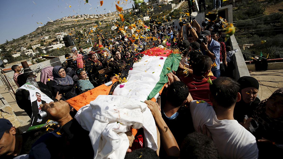 مقتل فلسطيني شمال الضفة وطعن ثلاثة إسرائيليين قرب تل أبيب
