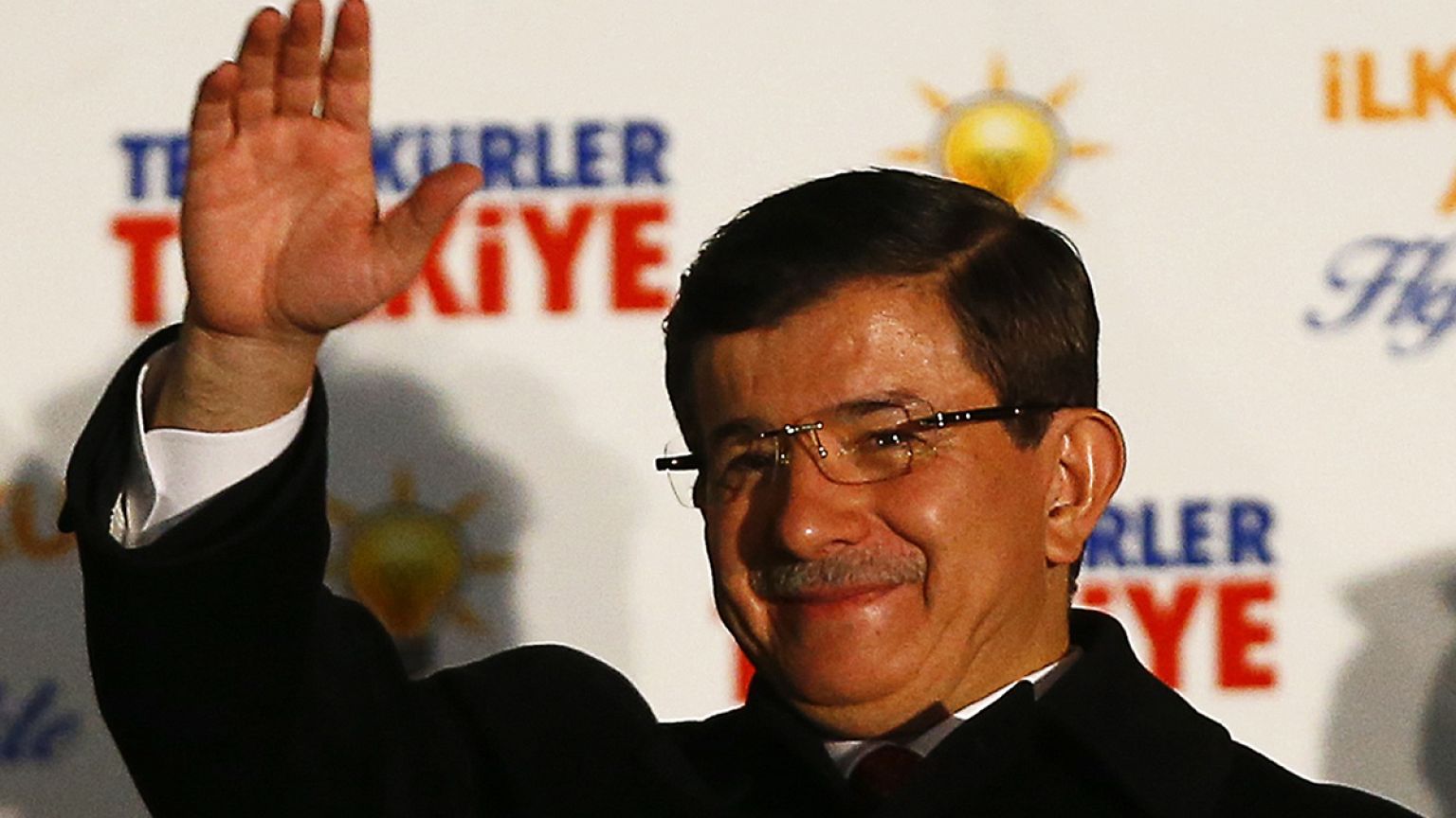 Davutoğlu: "Evlendirilecek bekar gençlik" sosyal medyayı ayağa kaldırdı