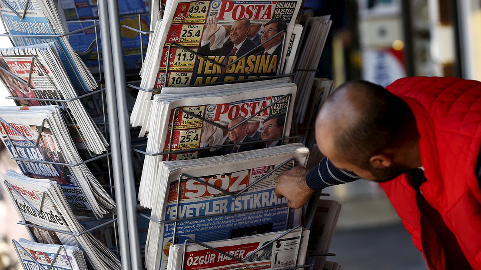 Turchia: giornalisti in manette per un titolo. "Istigazione al colpo di stato"