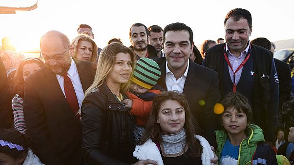 Despegan de Atenas los primeros 30 refugiados reubicados en Luxemburgo Despegan de Atenas los primeros 30 refugiados reubicados en Luxemburgo