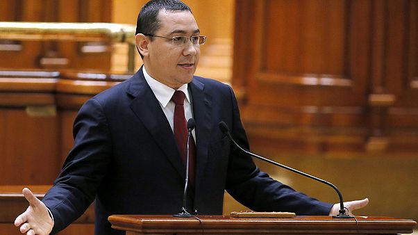 فيكتور بونتا يستجيب لمطالب الشعب ويستقيل من رئاسة حكومة رومانيا فيكتور بونتا يستجيب لمطالب الشعب ويستقيل من رئاسة حكومة رومانيا