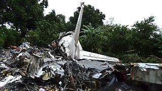 Más de 40 personas mueren al estrellarse un avión en Sudán del Sur