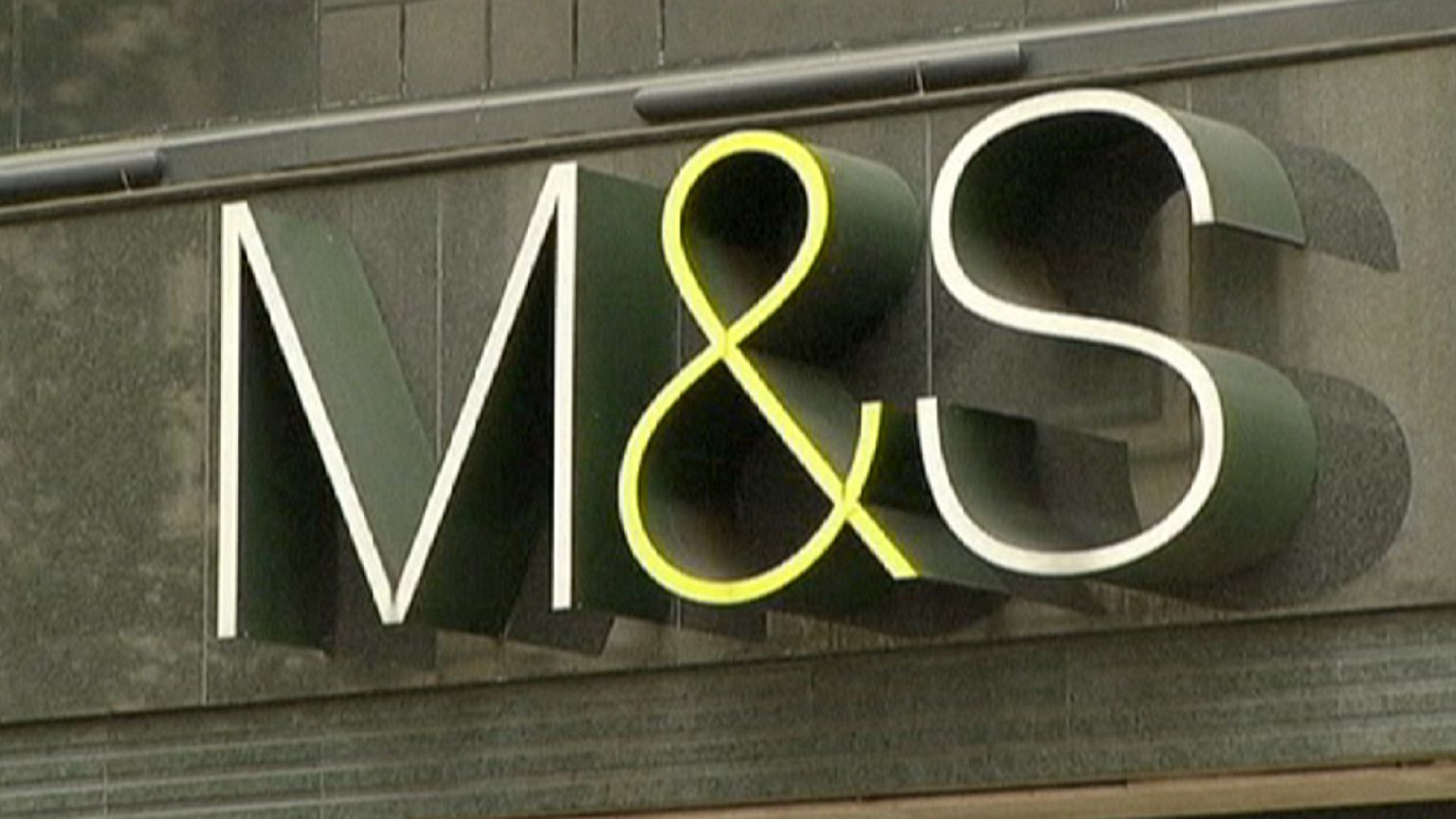 El beneficio de M&S cae un 24% en el primer semestre