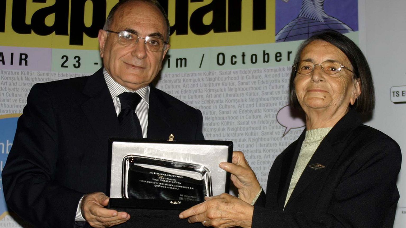 Şair Gülten Akın vefat etti