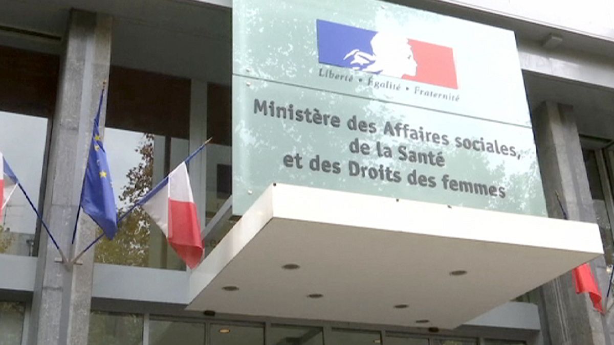 فرنسا ترفع الحظر عن تبرع المثليين جنسيا بدمهم