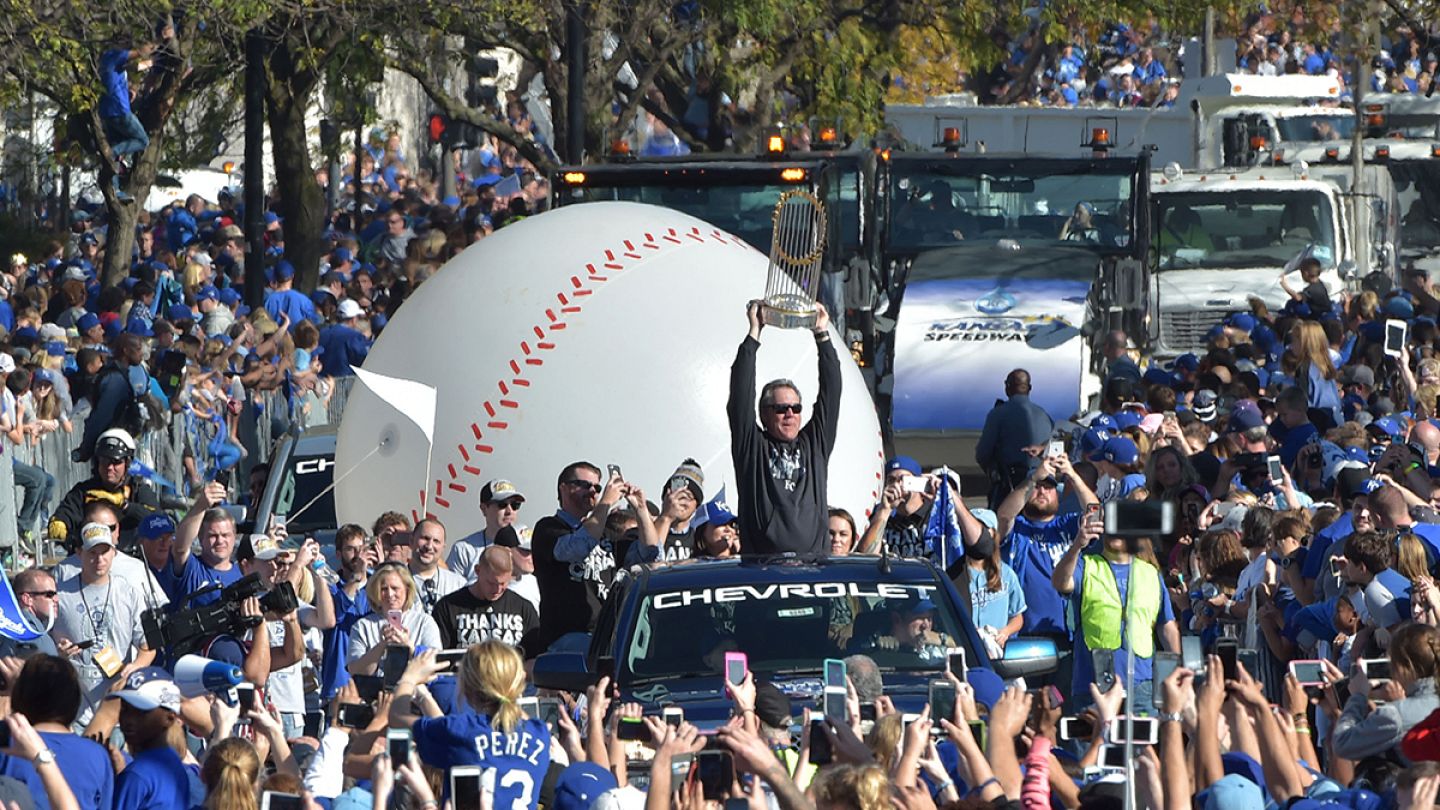 Estimated 800,000 People Show Up For Royals' World Series Championship  Parade