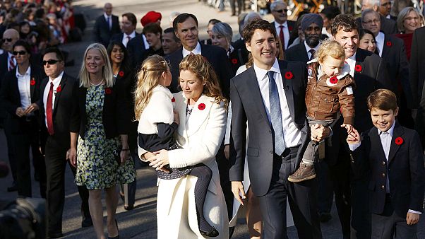 Kanadas neuer Premier Justin Trudeau offiziell vereidigt Kanadas neuer Premier Justin Trudeau offiziell vereidigt