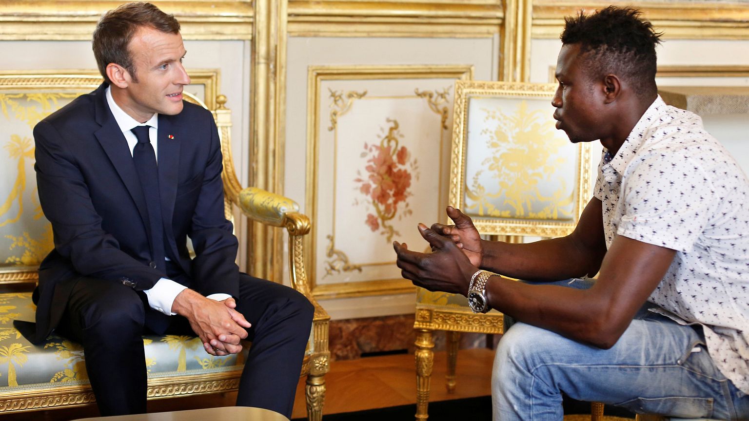 Image: French President Emmanuel Macron meets with Mamoudou Gassama, 22, fr