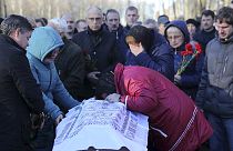 Rússia enterra primeira vítima do despenhamento do avião da Metrojet