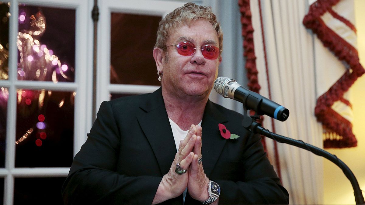 Elton John will mit Putin über Schwulenrechte sprechen