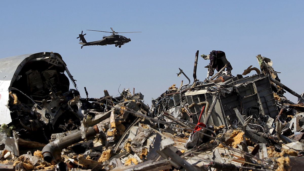 Airlines boycott Egypt as UK and US point finger at ISIL bomb on downed airliner