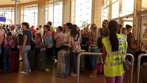 Turisti bloccati a Sharm el Sheikh, rientrati i primi britannici Turisti bloccati a Sharm el Sheikh, rientrati i primi britannici