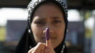 Historische Parlamentswahlen in Myanmar: Friedensnobelpreisträgerin Aung San Suu Kyi hat ihre Stimme abgegeben