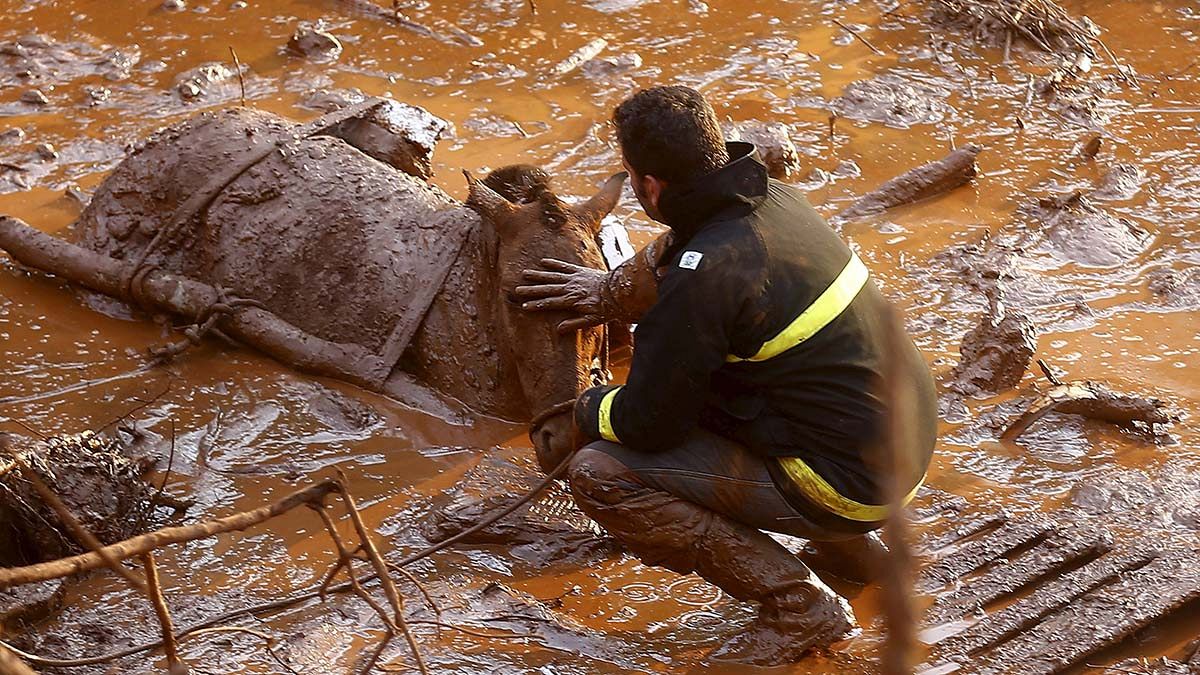 Brasil: pelo menos dois mortos e 28 desaparecidos em rebentamento de barragem