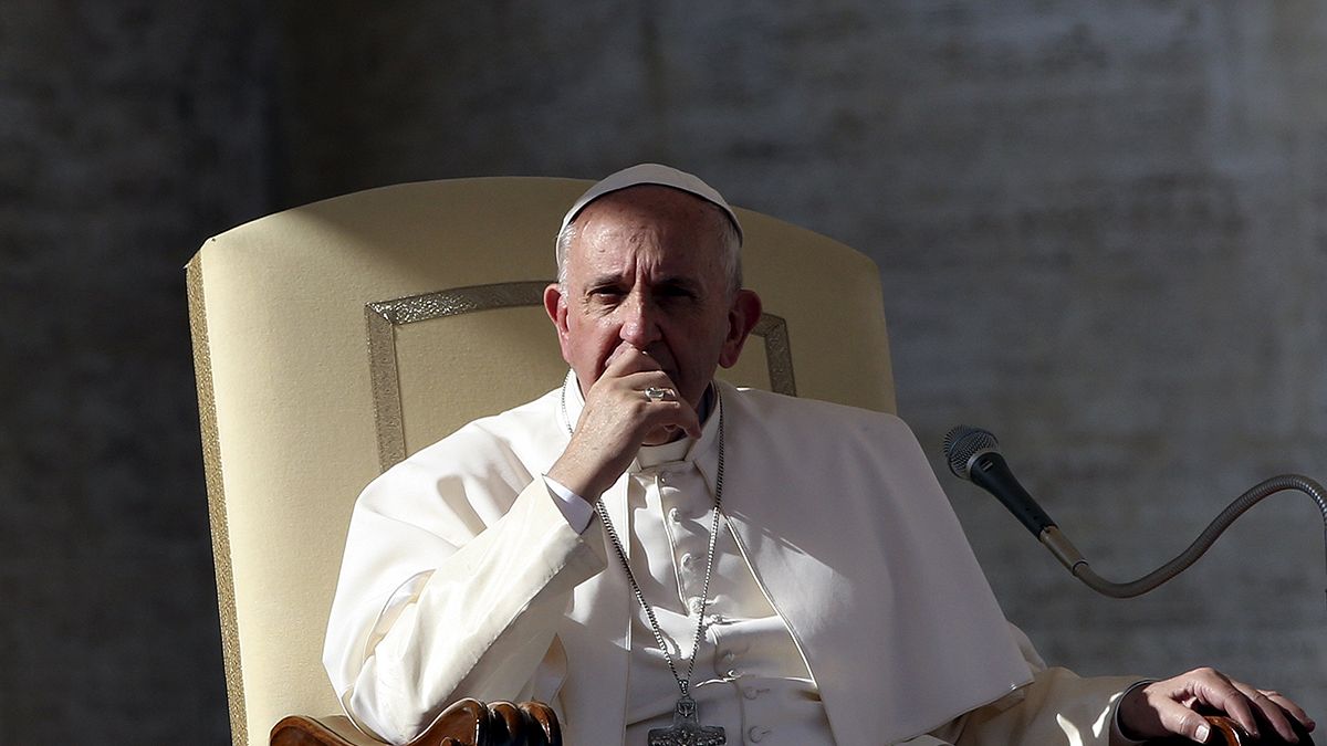 Papa fala em público sobre fugas de informação