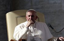 Le pape promet de poursuivre les réformes malgré le scandale qui frappe le Vatican