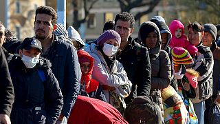 Streit in Deutschland: Dürfen Flüchtlinge ihre Familien nachholen?