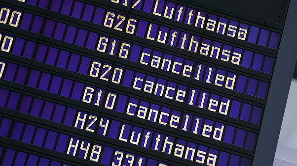 Greve na Lufthansa causa transtorno a milhares de passageiros Greve na Lufthansa causa transtorno a milhares de passageiros