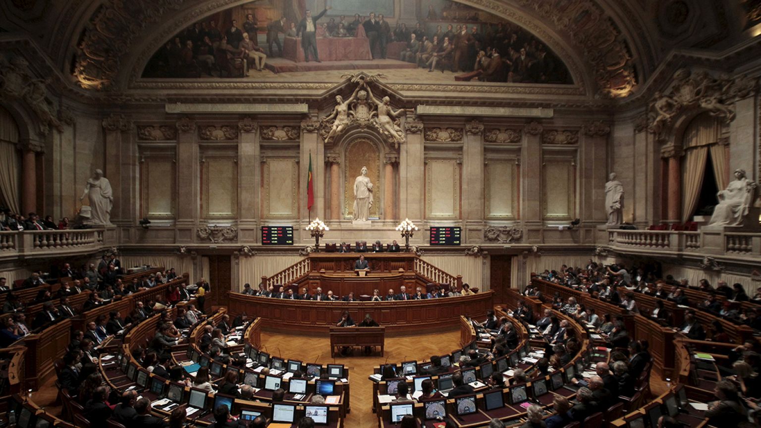 Portugals Regierung wegen Sparpolitik vor dem Aus