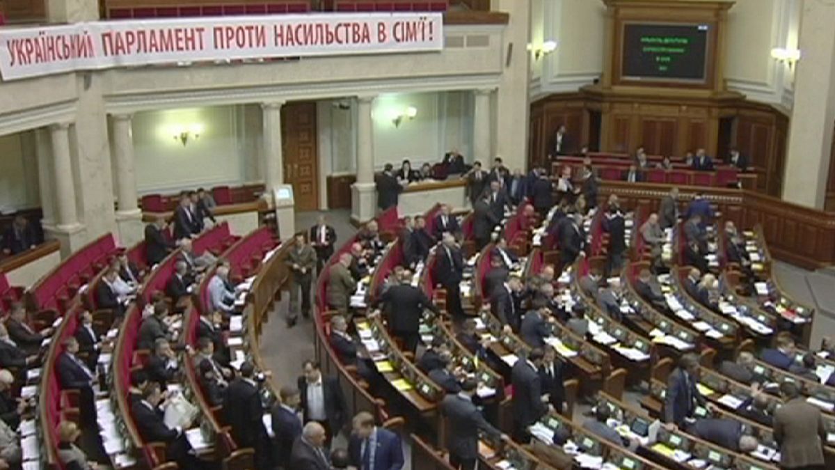 Украина: парламент принял законы из "безвизового пакета"